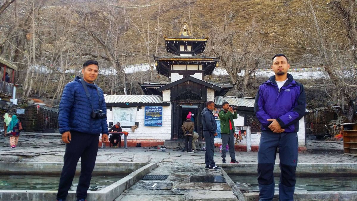 visitors worshipping at muktinath temple