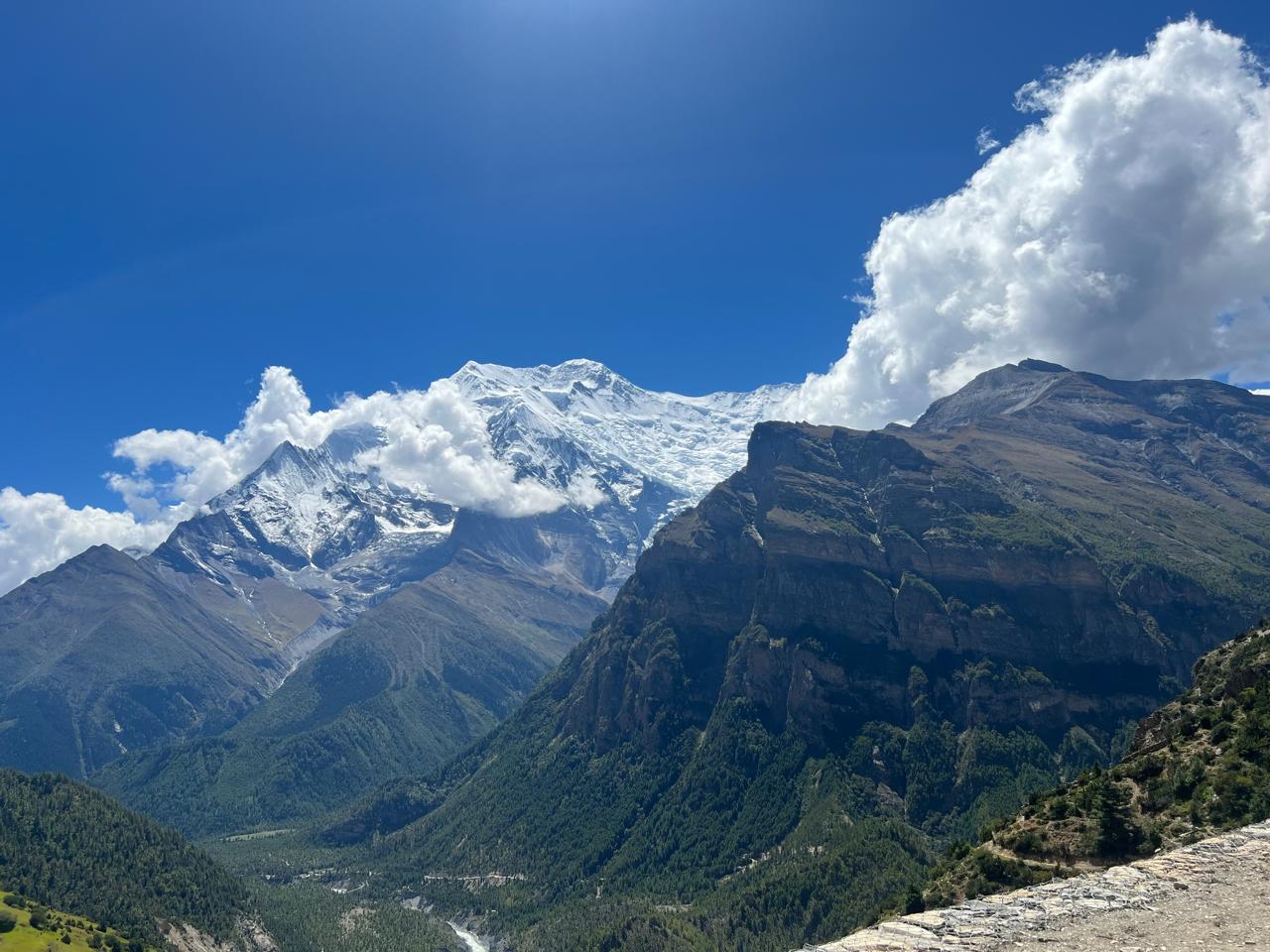 beautiful view on the way to annapurna circuit trek